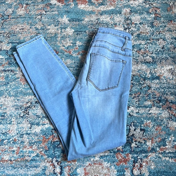 Light Wash Skinny Jeans Size 0 - Picture 2 of 2